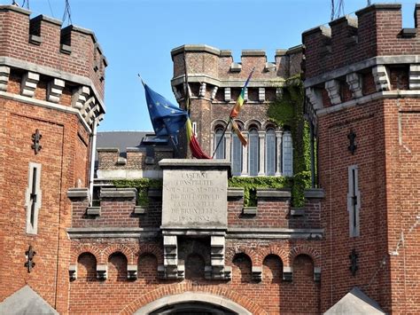 tudor brussel|Petit Château .